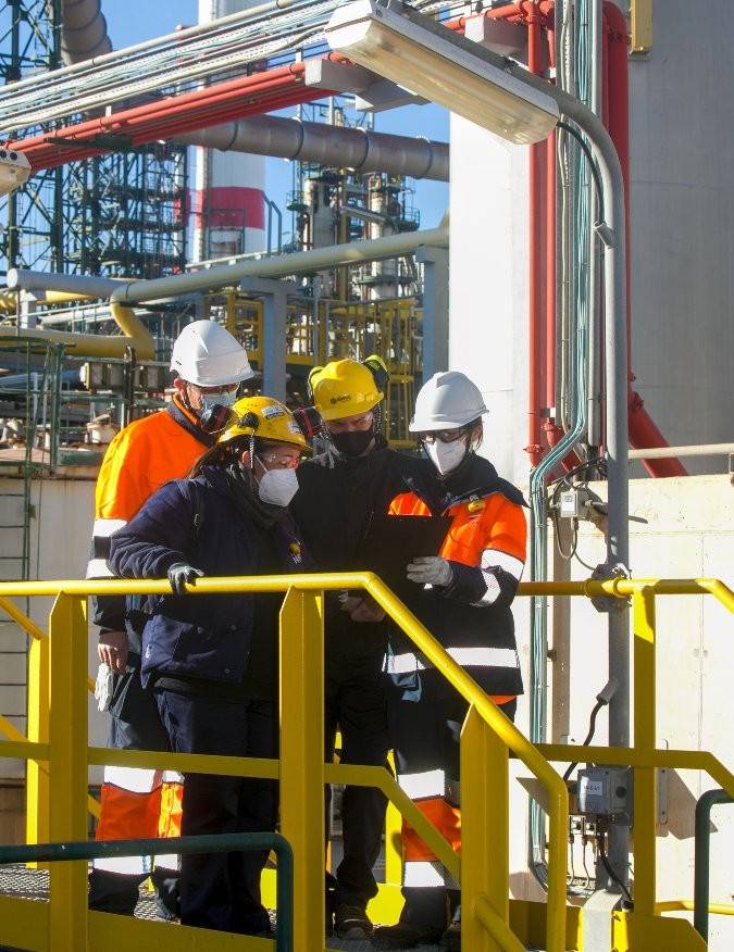 Empleados de la refinería de Repsol en Tarragona